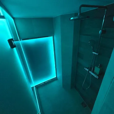 Perfect Chic Downtown Loft - F1 דירה *